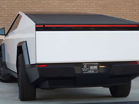 Used 2025 Tesla Cybertruck AWD Crew Cab image 8