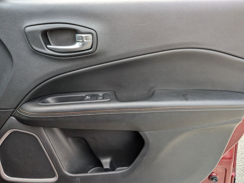 Certified 2021 Jeep Compass Latitude image 37