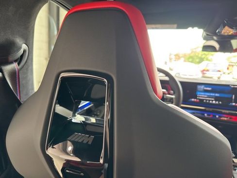 Used 2025 BMW M5 w/ Carbon Package image 40