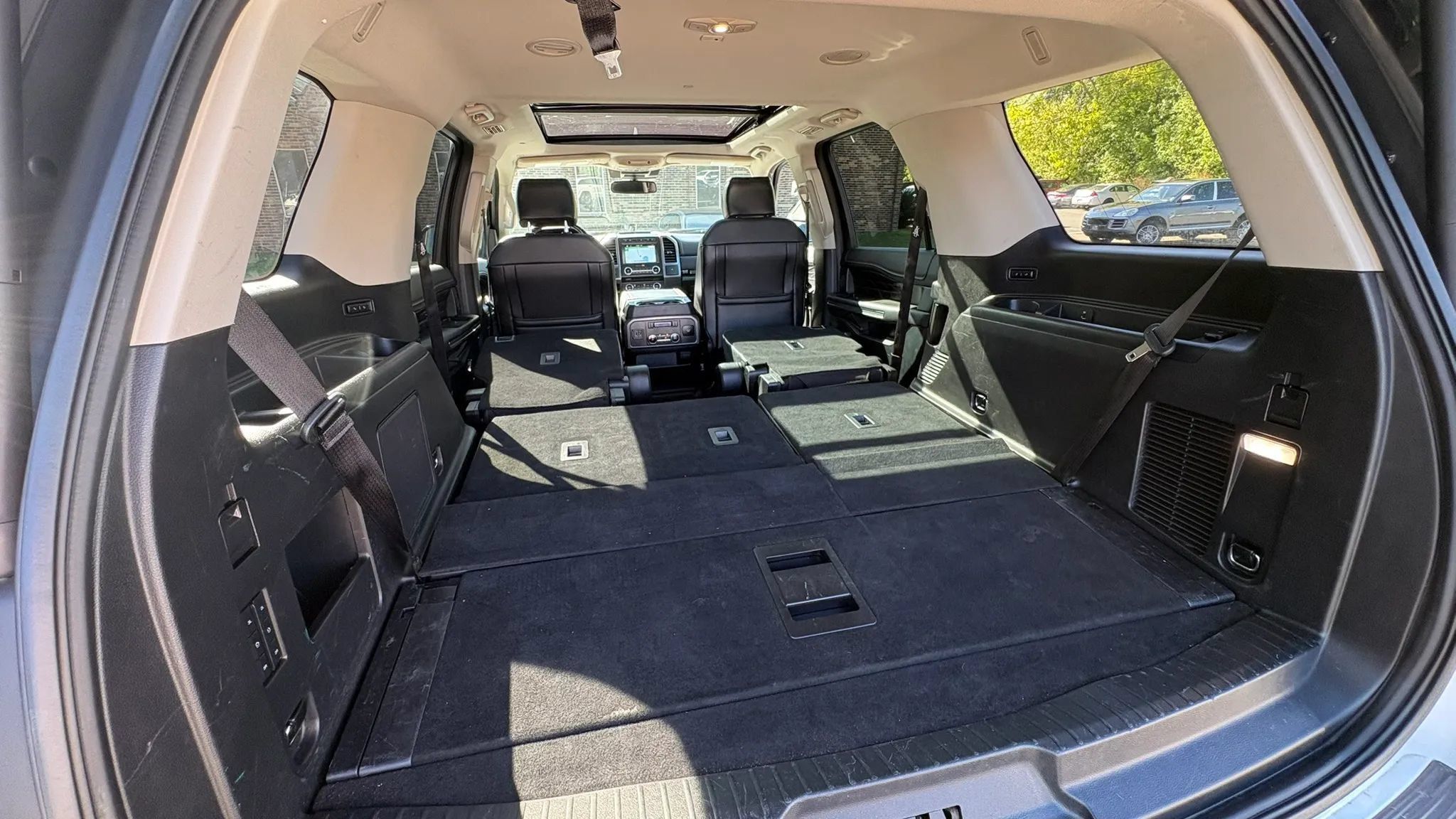 Used 2018 Ford Expedition Platinum AWD/4WD image 25
