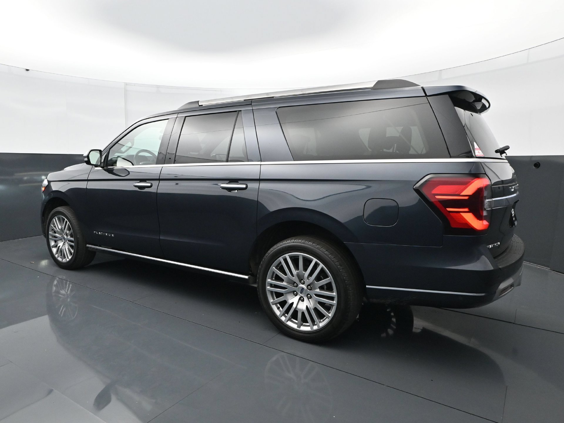Used 2024 Ford Expedition Max Platinum AWD/4WD image 4