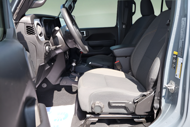 Used 2025 Jeep Wrangler Unlimited Sport AWD/4WD image 11