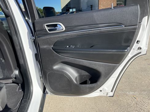 Certified 2021 Jeep Grand Cherokee Limited w/ Luxury Group II image 17