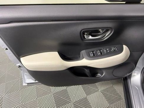 Used 2023 Honda HR-V LX image 14