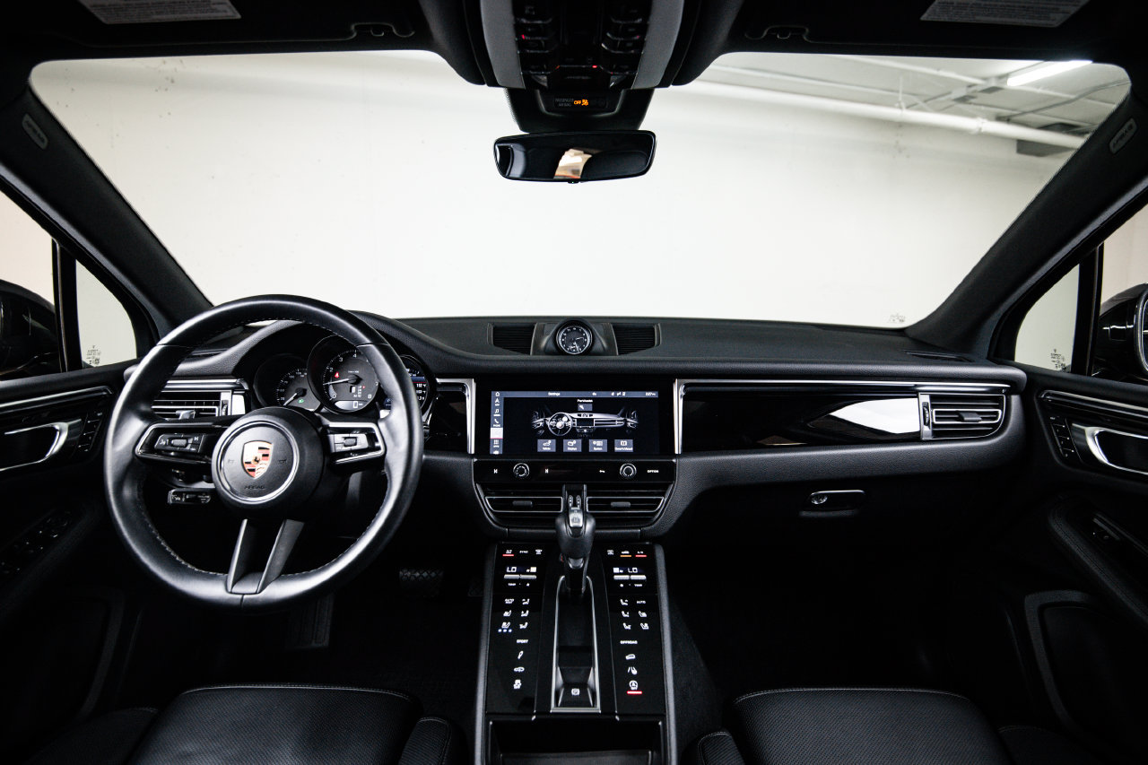 Certified 2024 Porsche Macan AWD/4WD image 25