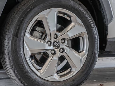 Used 2021 Toyota RAV4 Limited image 30