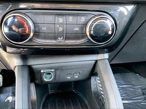 Used 2025 Chevrolet TrailBlazer LT AWD/4WD image 16