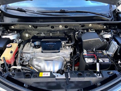 Used 2018 Toyota RAV4 LE FWD image 31
