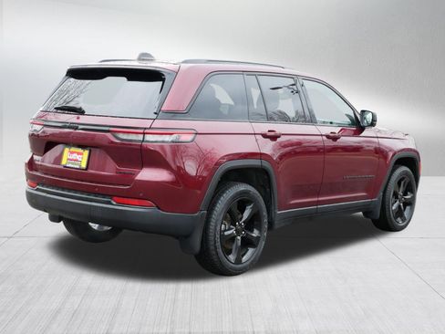 Used 2023 Jeep Grand Cherokee Limited w/ Black Appearance Package AWD/4WD image 7