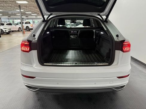 Used 2022 Audi Q8 Premium image 22