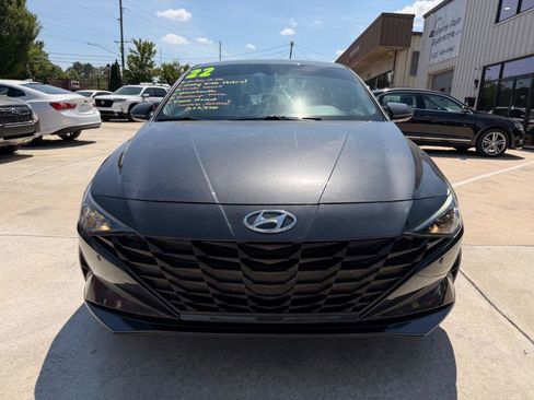 Used 2022 Hyundai Elantra SEL w/ Preferred Accessory Package FWD image 18