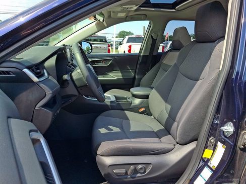 Used 2019 Toyota RAV4 XLE w/ Convenience Package AWD/4WD image 14