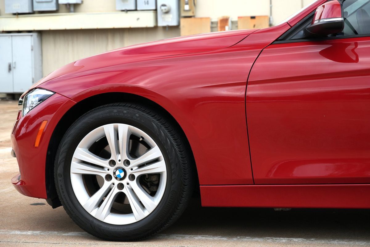 Used 2018 BMW 320i Sedan w/ Convenience Package RWD image 25