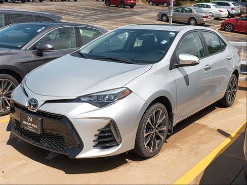 Used 2017 Toyota Corolla XSE FWD image 4