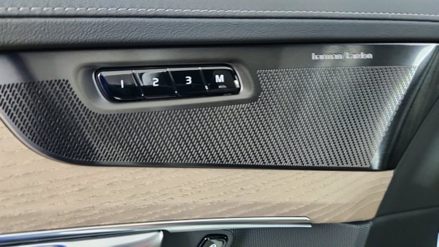 New 2026 Volvo XC90 T8 Plus w/ Protection Package AWD/4WD image 11
