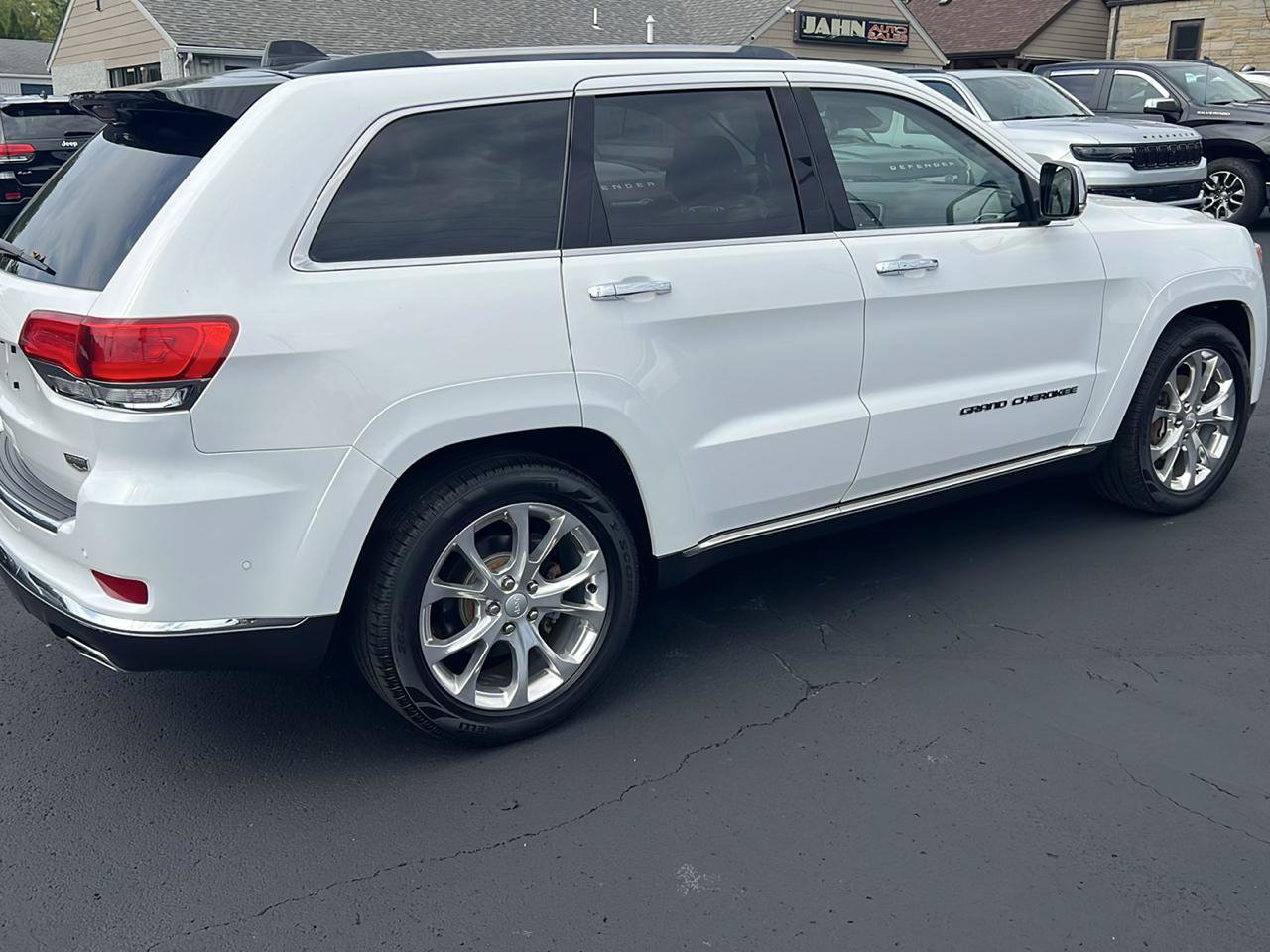 Used 2020 Jeep Grand Cherokee Summit AWD/4WD image 5