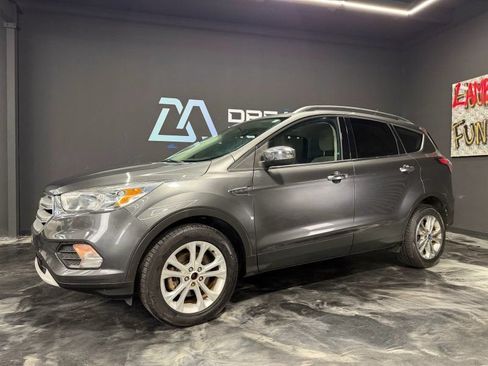 Used 2018 Ford Escape SE FWD image 1