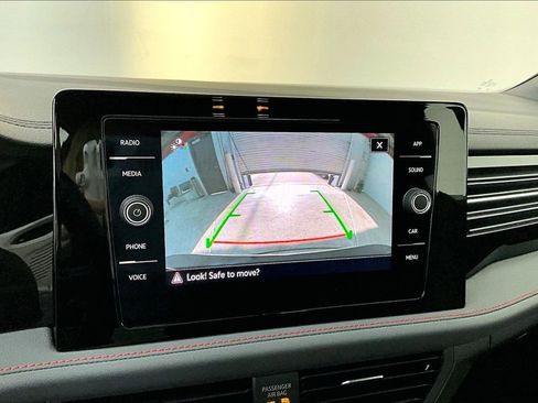 Used 2025 Volkswagen Jetta GLI Autobahn image 28