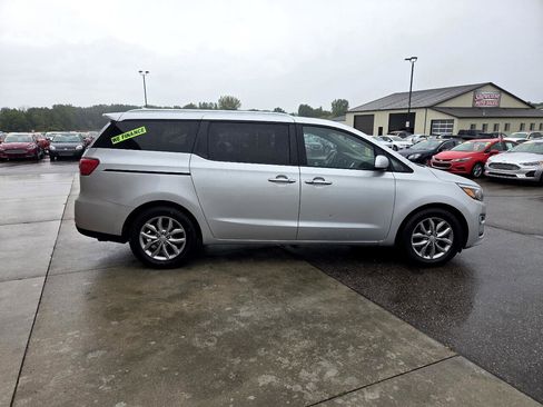 Used 2020 Kia Sedona EX image 4
