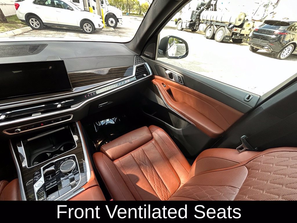 Used 2025 BMW X5 xDrive50e AWD/4WD image 11