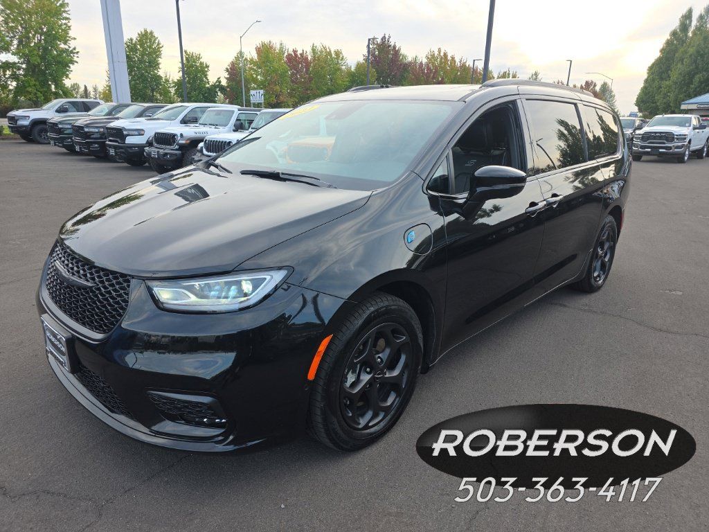 Used 2023 Chrysler Pacifica Limited w/ S Appearance Package FWD image 1
