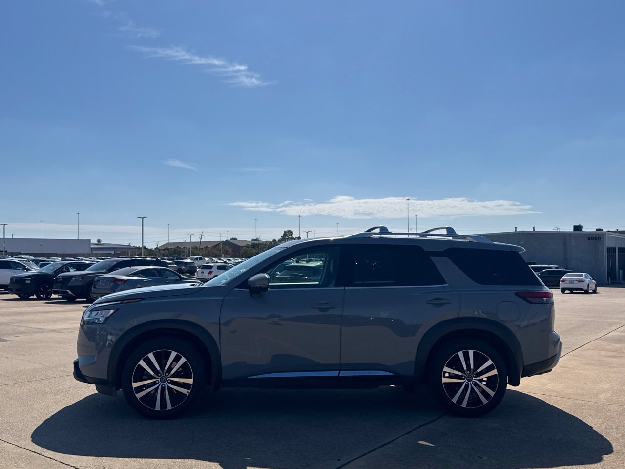 Used 2024 Nissan Pathfinder Platinum FWD image 15