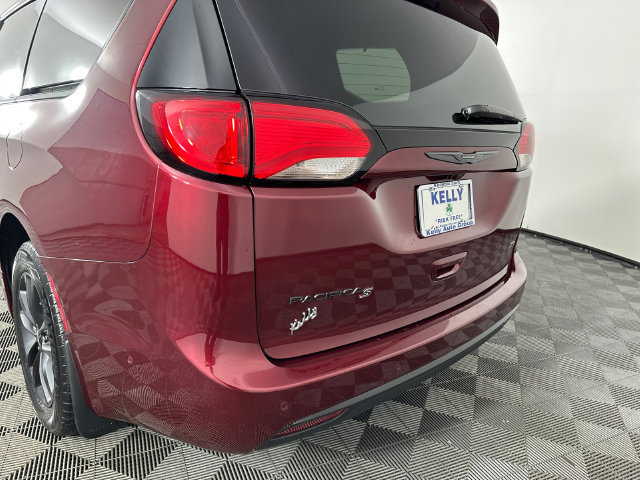 Used 2020 Chrysler Pacifica Touring-L w/ Advanced Safetytec Group AWD/4WD image 34
