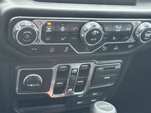 Used 2020 Jeep Gladiator Sport w/ Quick Order Package 24S image 19