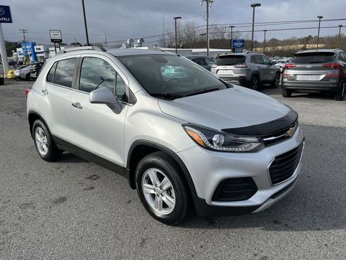 Used 2019 Chevrolet Trax LT w/ LT Convenience Package image 11