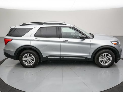Certified 2023 Ford Explorer XLT w/ Equipment Group 202A AWD/4WD image 3
