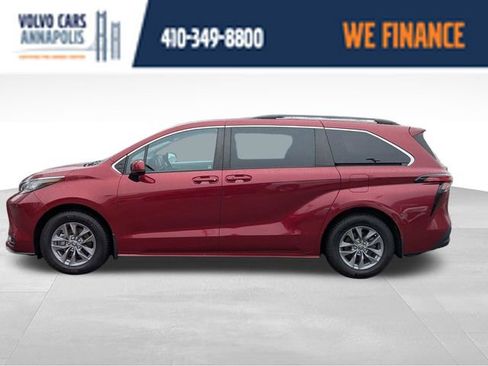 Used 2022 Toyota Sienna LE w/ LE Plus Package image 5