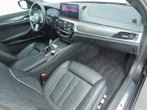 Used 2023 BMW M550i xDrive w/ Executive Package image 17