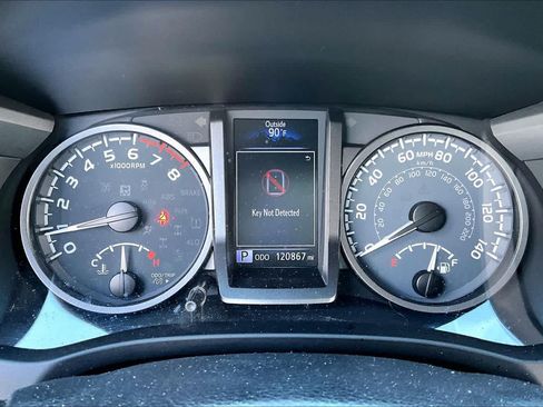 Used 2020 Toyota Tacoma TRD Sport w/ TRD Premium Sport Package AWD/4WD image 24