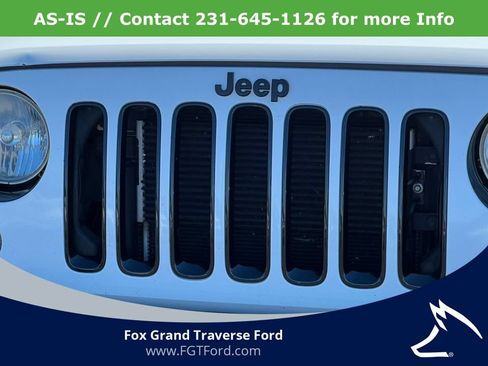 Used 2014 Jeep Wrangler Unlimited Sahara w/ Dual Top Group AWD/4WD image 35