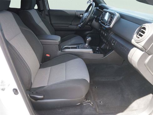 Used 2022 Toyota Tacoma TRD Sport w/ Technology Package RWD image 18