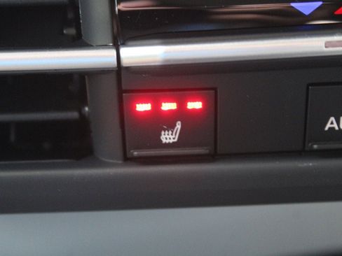 Used 2026 Toyota Sienna XLE image 5