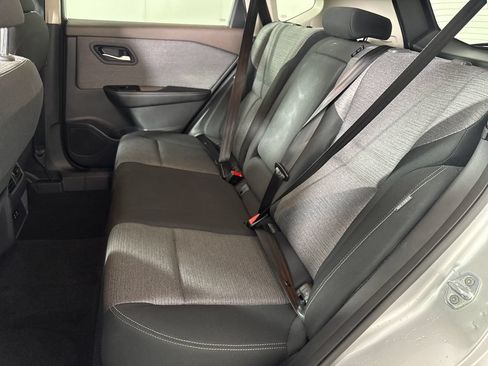 Used 2022 Nissan Rogue SV FWD image 13