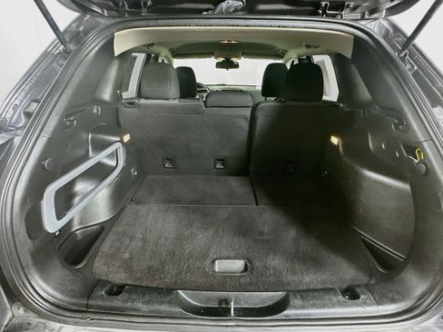 Used 2017 Jeep Cherokee Sport FWD image 27