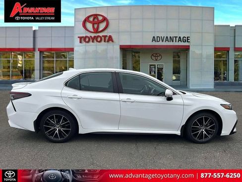 Used 2024 Toyota Camry SE w/ Cold Weather Package FWD image 5
