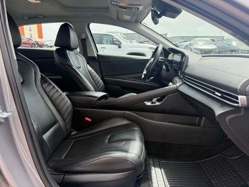 Used 2025 Hyundai Elantra Limited FWD image 3