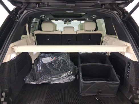 New 2026 Land Rover Range Rover Long Wheelbase SE image 29