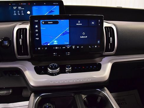 Used 2025 Ford Expedition Active AWD/4WD image 27