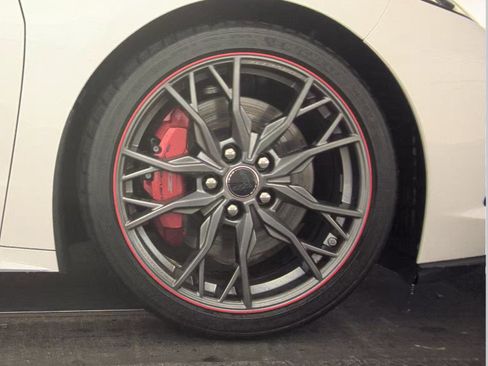 Used 2023 Chevrolet Corvette Stingray Premium Cpe w/ Z51 Performance Package RWD image 11