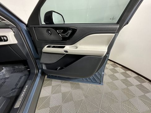Used 2025 Lincoln Aviator Reserve image 21