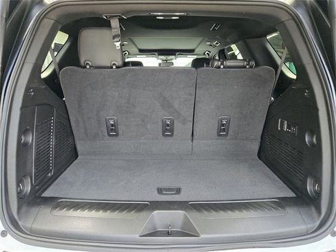Used 2023 GMC Yukon SLT w/ SLT Premium Package image 12