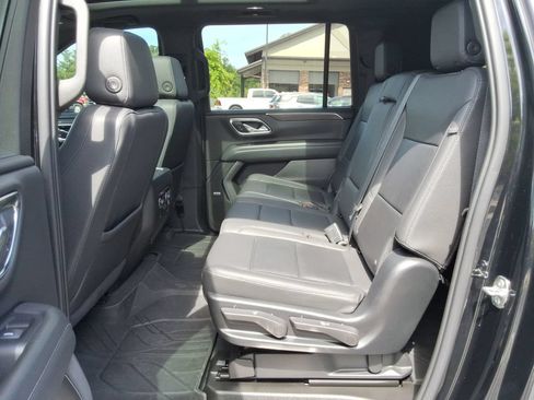 Certified 2023 Chevrolet Suburban LT w/ Luxury Package RWD image 18