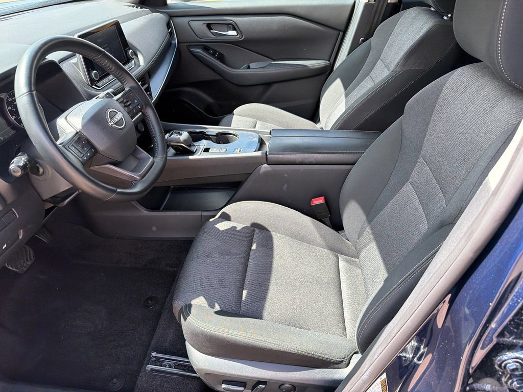 Used 2025 Nissan Rogue SV FWD image 9