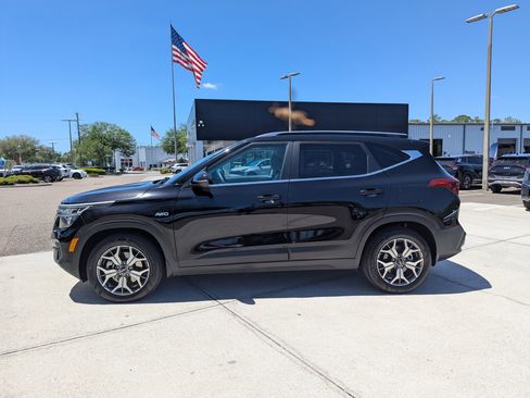 Certified 2022 Kia Seltos EX AWD/4WD image 5