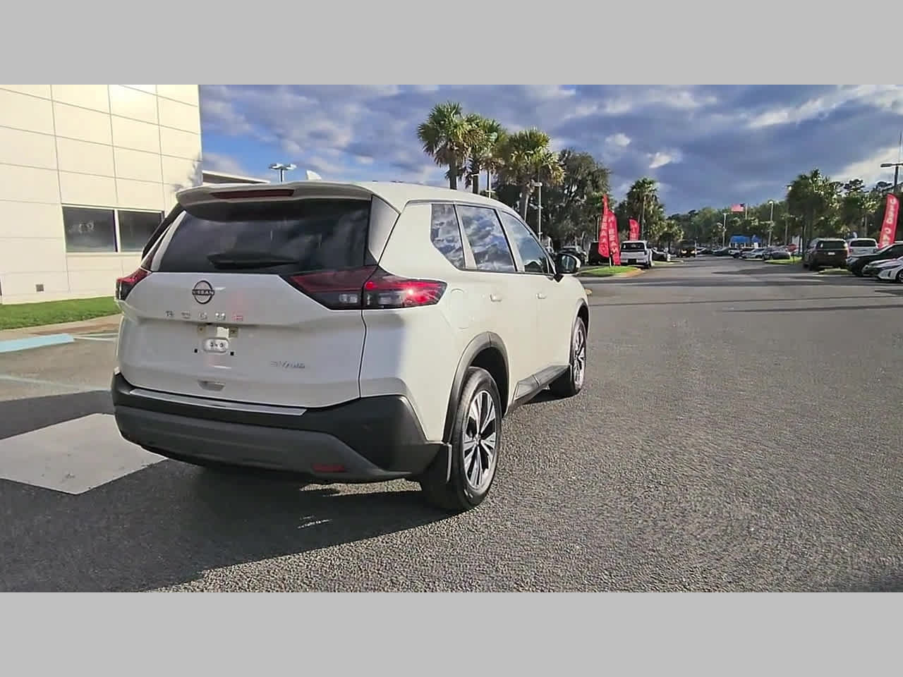 Used 2023 Nissan Rogue SV AWD/4WD image 32