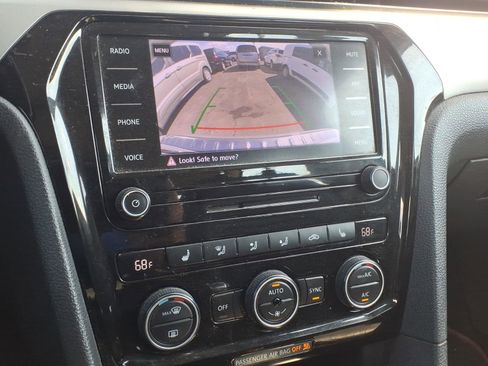 Used 2021 Volkswagen Passat 2.0T SE image 11